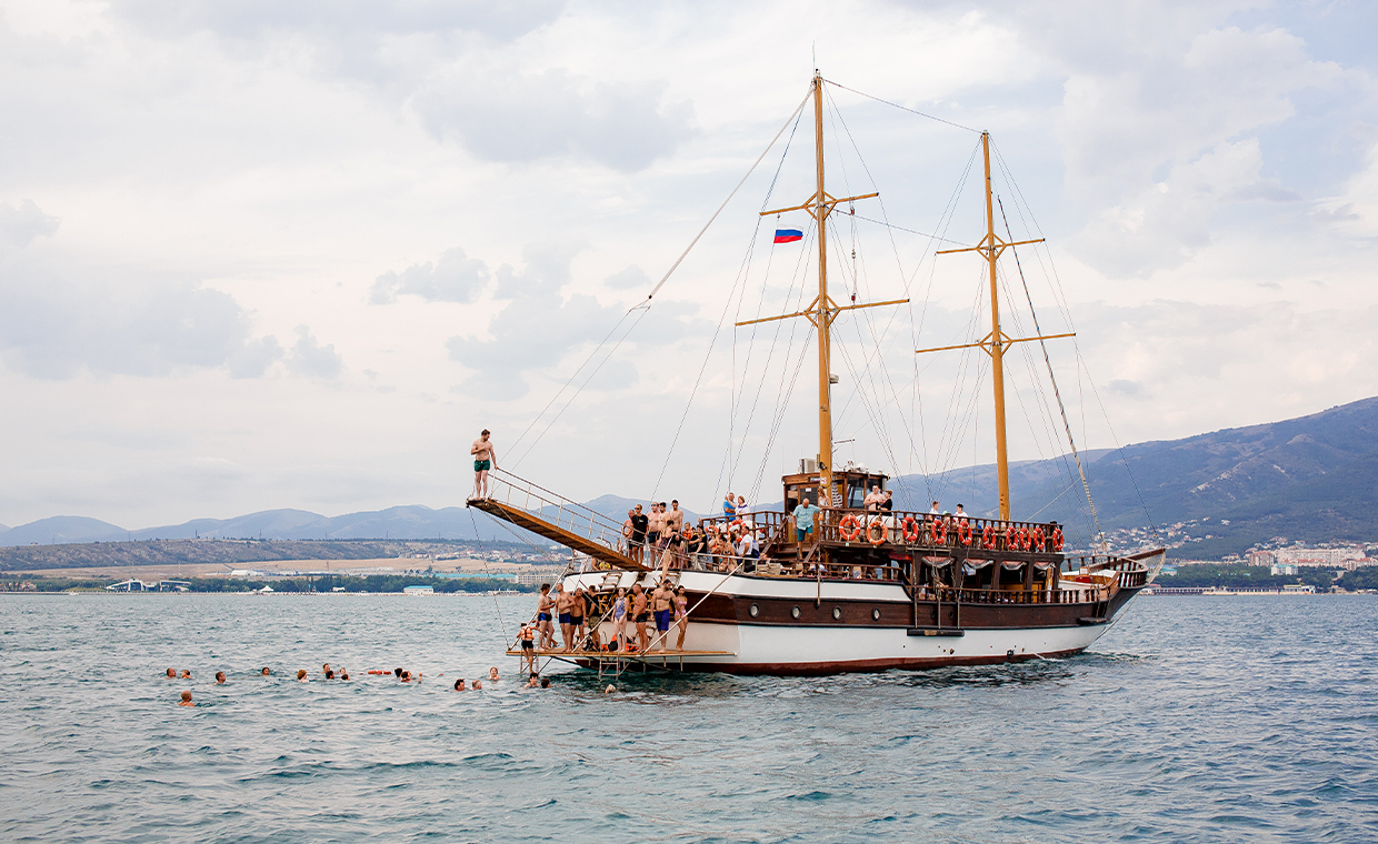 Морское путешествие "Голубая бухта" на т/х "Корсар"/"Глория" (2,5 часа)