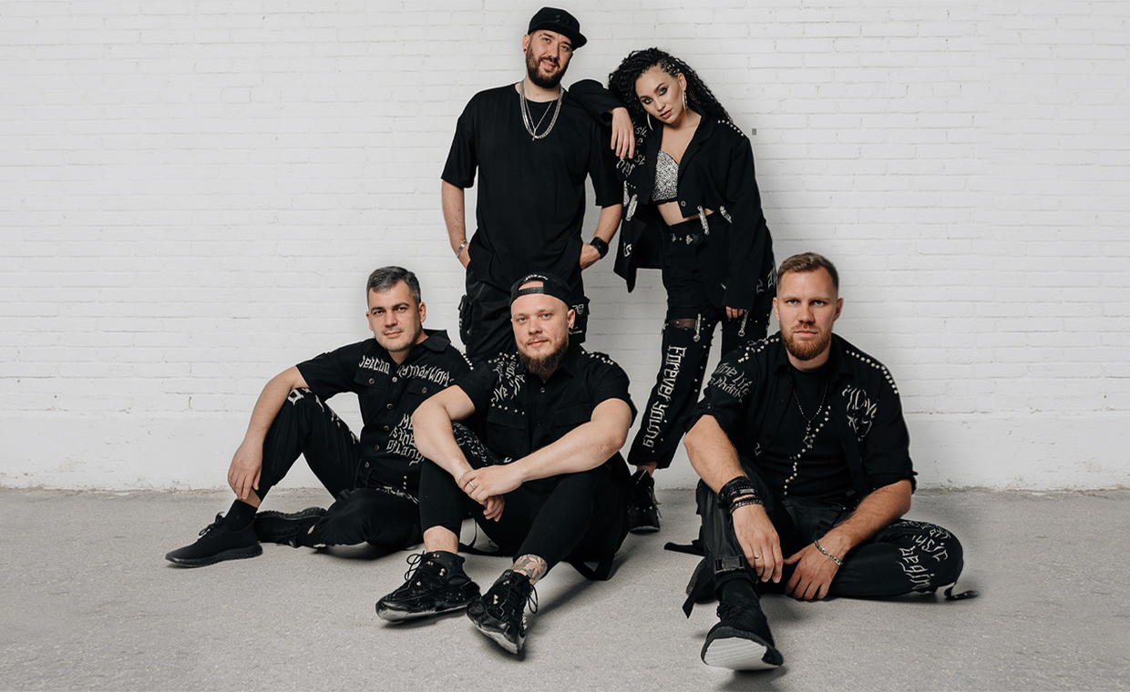 Назад в 90-е: караоке с кавер-группой "Бизе"